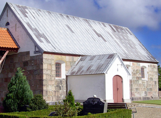 Bjergby kirke set fra kirkegården