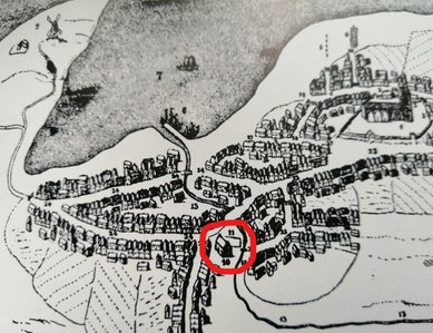Gammelt kort over Nykøbing Mors med en rød cirkel, der markerer Helligåndshuset